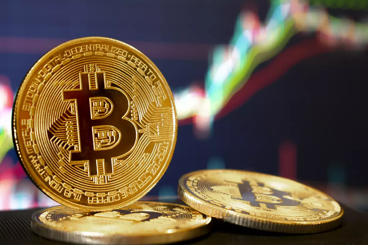 Bitcoin Price Surges to $28,004: A Comprehensive Analysis